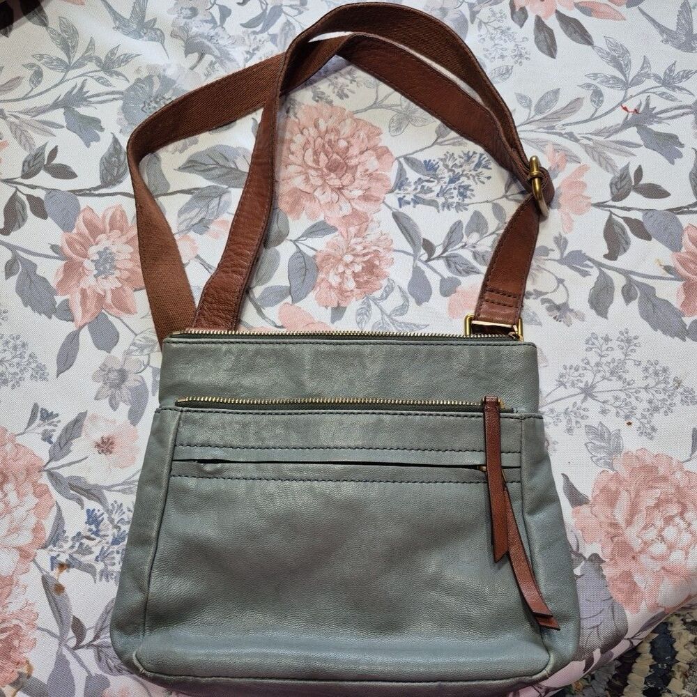FOSSIL LEATHER CROSSBODY  VINTAGE HANDBAG PURSE GREY/BLUE MULTI POCKETS